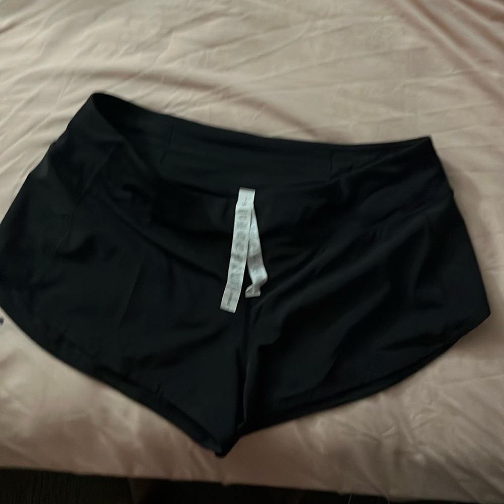 Lululemon speed up black shorts size 4  2.5”